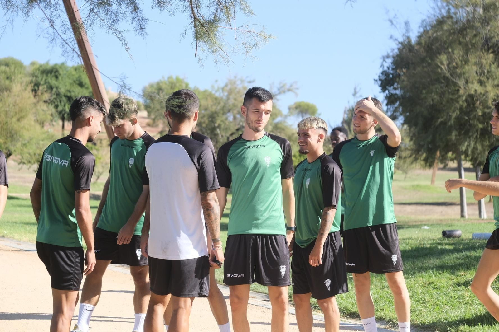 El entrenamiento del Córdoba CF en el parque de la Asomadilla, en imágenes