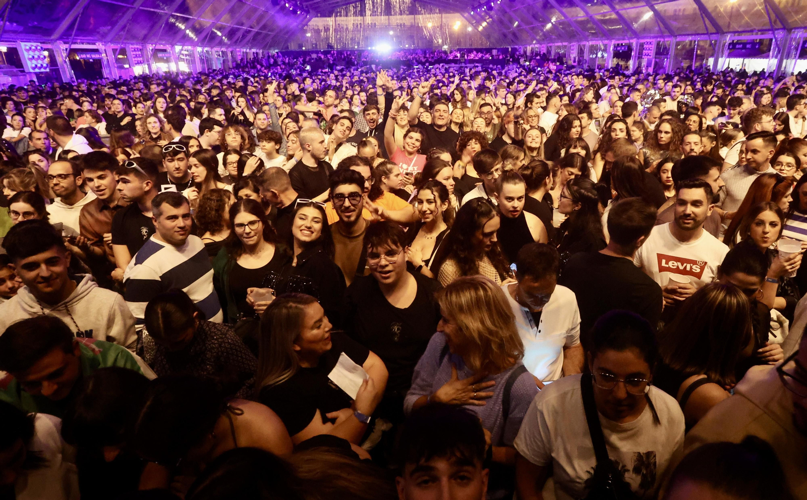 Búscate en el concierto de Lola Indigo