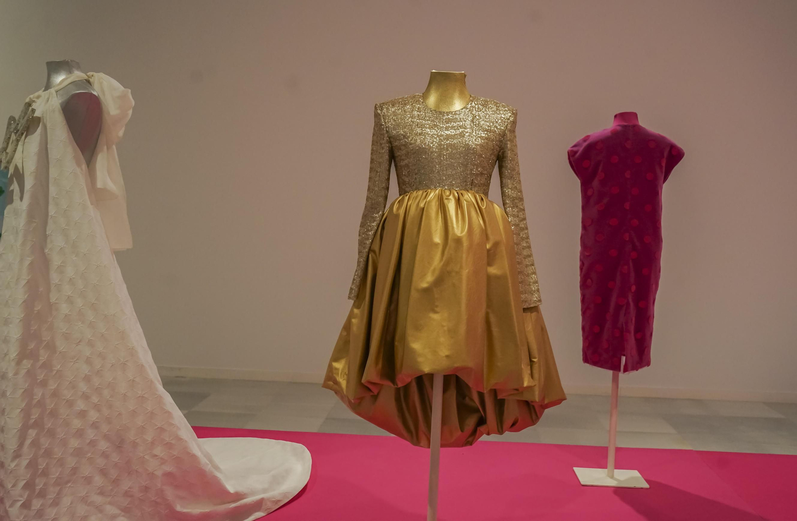 Agatha Ruiz de la Prada expone en Granada una retrospectiva de sus últimos 35 años de carrera, en imágenes