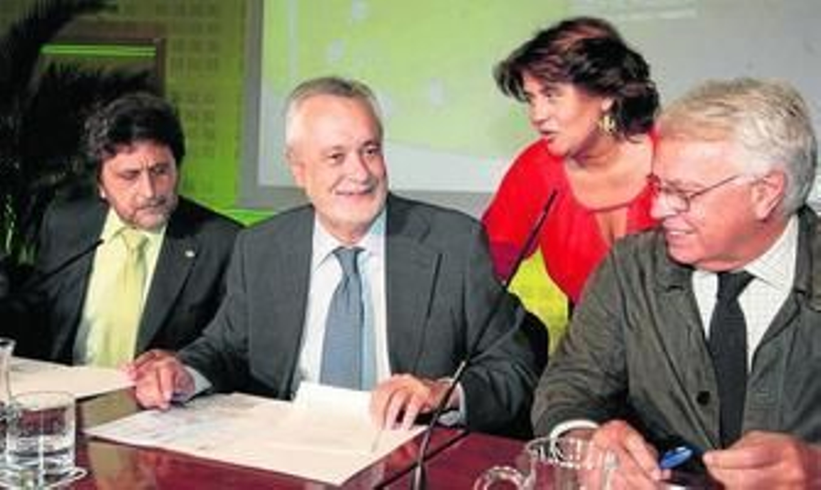 De izquierda a derecha, Juan Jiménez, José Antonio Griñán, Pilar Paneque y Felipe González, ayer en la Olavide.