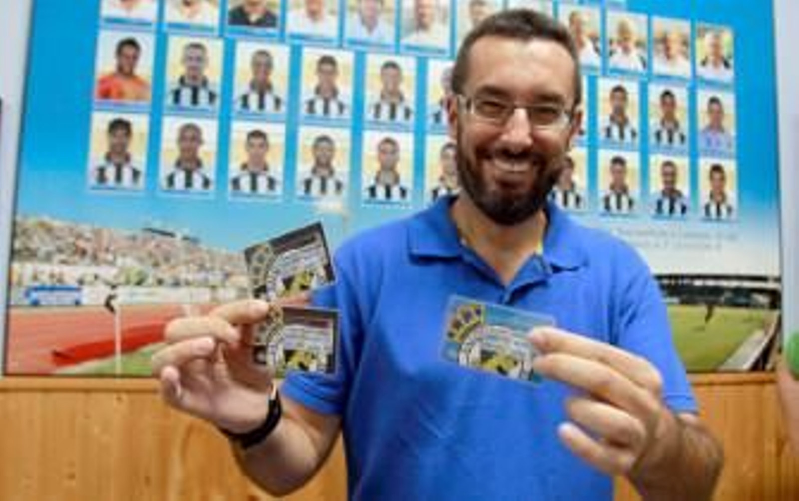 Juan Franco renueva su condición de abonado de los albinegros... pero este año como alcalde