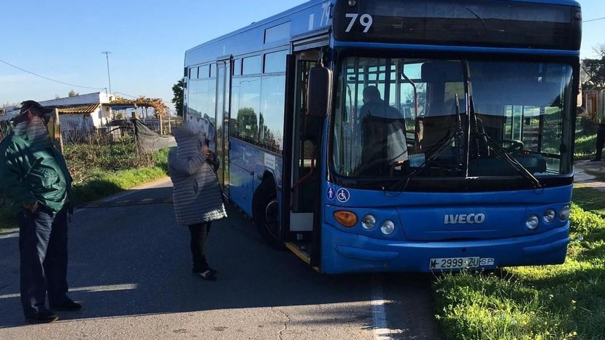 Imagen del autobús, tras el accidente en Guadalcacín.