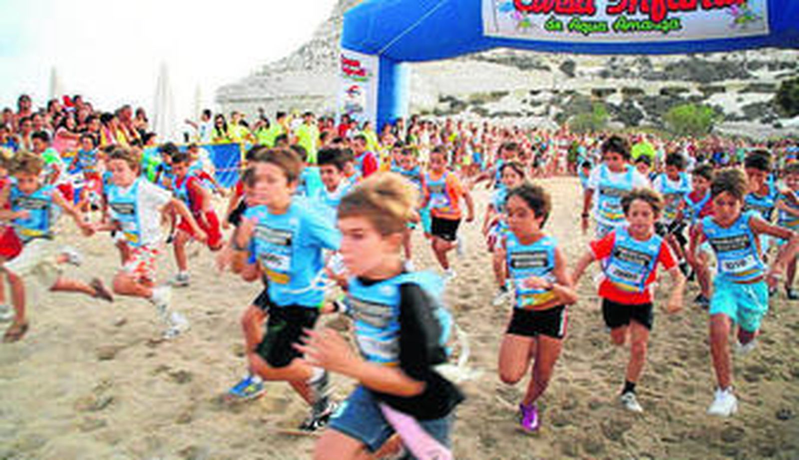 Los niños, tras el inicio de la prueba.