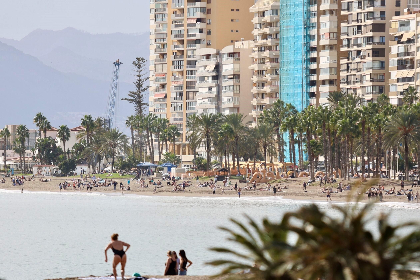 Las playas de Málaga este cálido final de noviembre, en fotos
