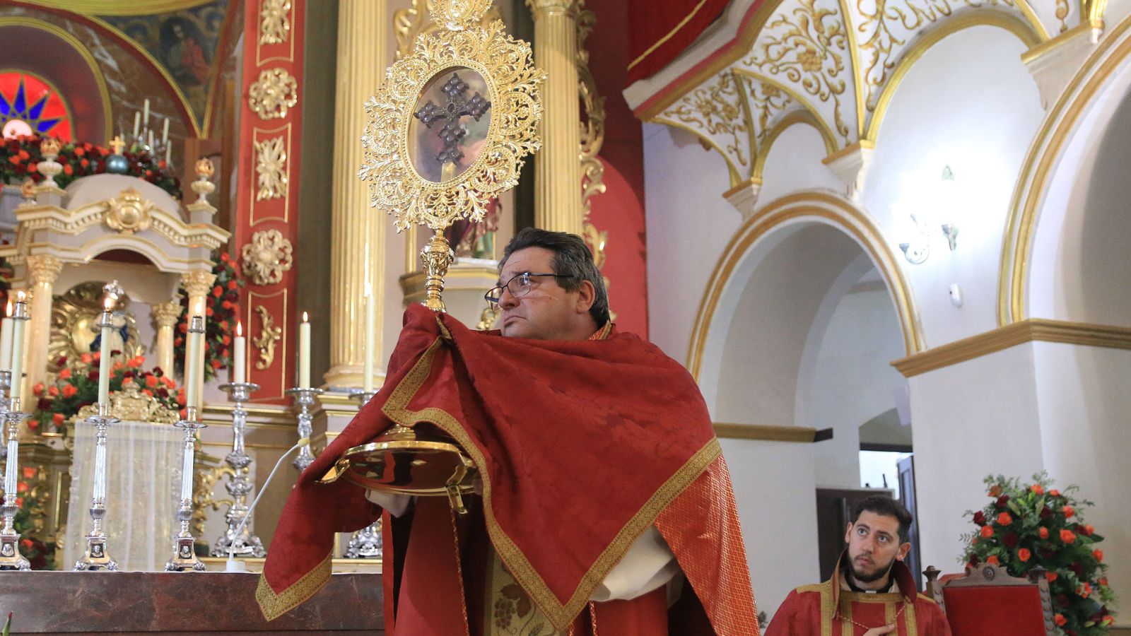 Una reliquia tallada en madera de olivo, de unos 20 por 15 cm, en forma de cruz latina
