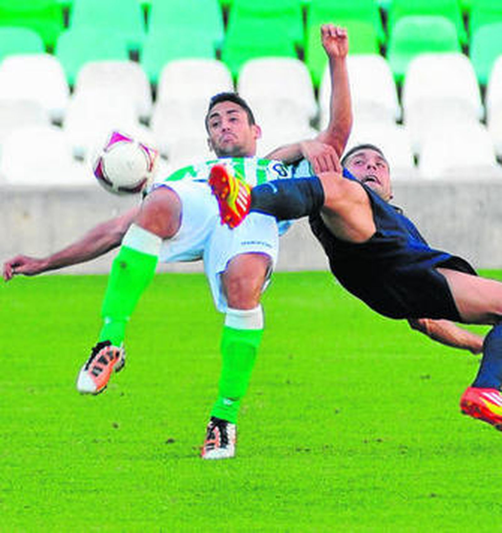 El central bético Borja, en el partido ante el UCAM Murcia.