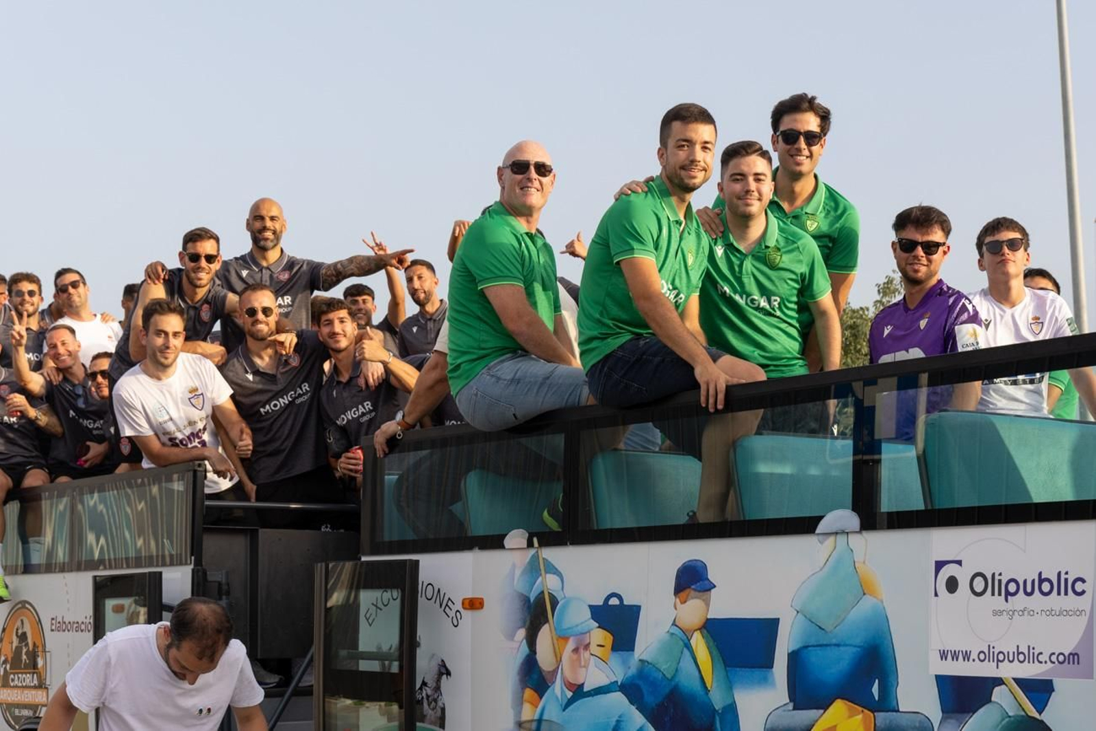 La fiesta por el ascenso del Real Jaén en La Plaza de Santa María y el Ayuntamiento