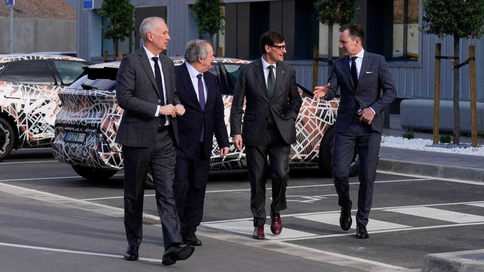 La factoría de Martorell se pone en marcha para la producción de eléctricos tras la inauguración de su planta de ensamblaje de baterías.