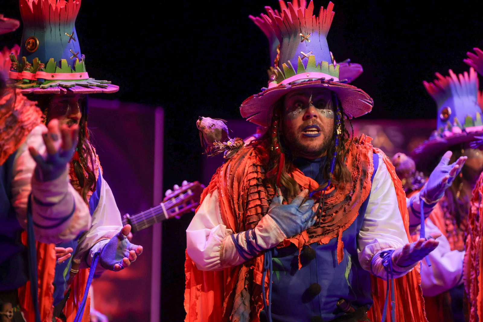 Imágenes de la actuación de la comparsa de Huelva "Los Alquimistas" en las semifinales del Carnaval Colombino