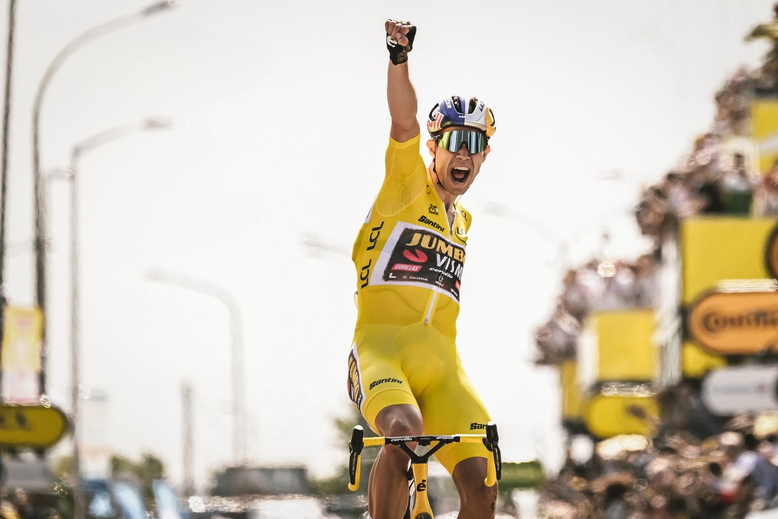 Wout-Van-Aert celebrando una victoria