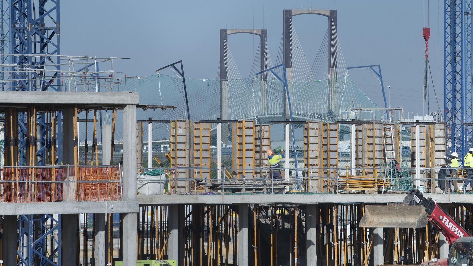 La construcción de viviendas al sur de la ciudad.