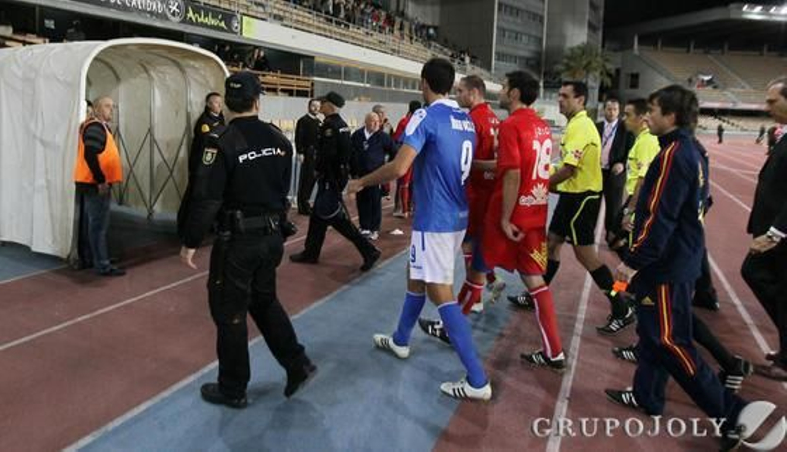 Los jugadores se retiran a vestuarios. 

Foto: Miguel Angel Gonzalez