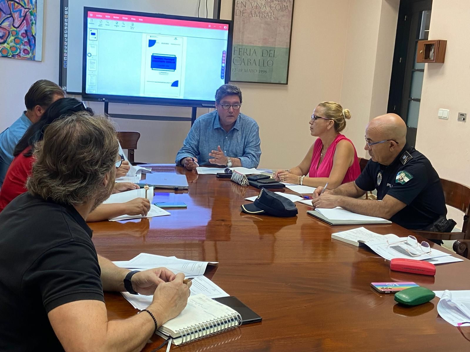 Un momento de la reunión de la comisión. Un momento de la reunión de la comisión.