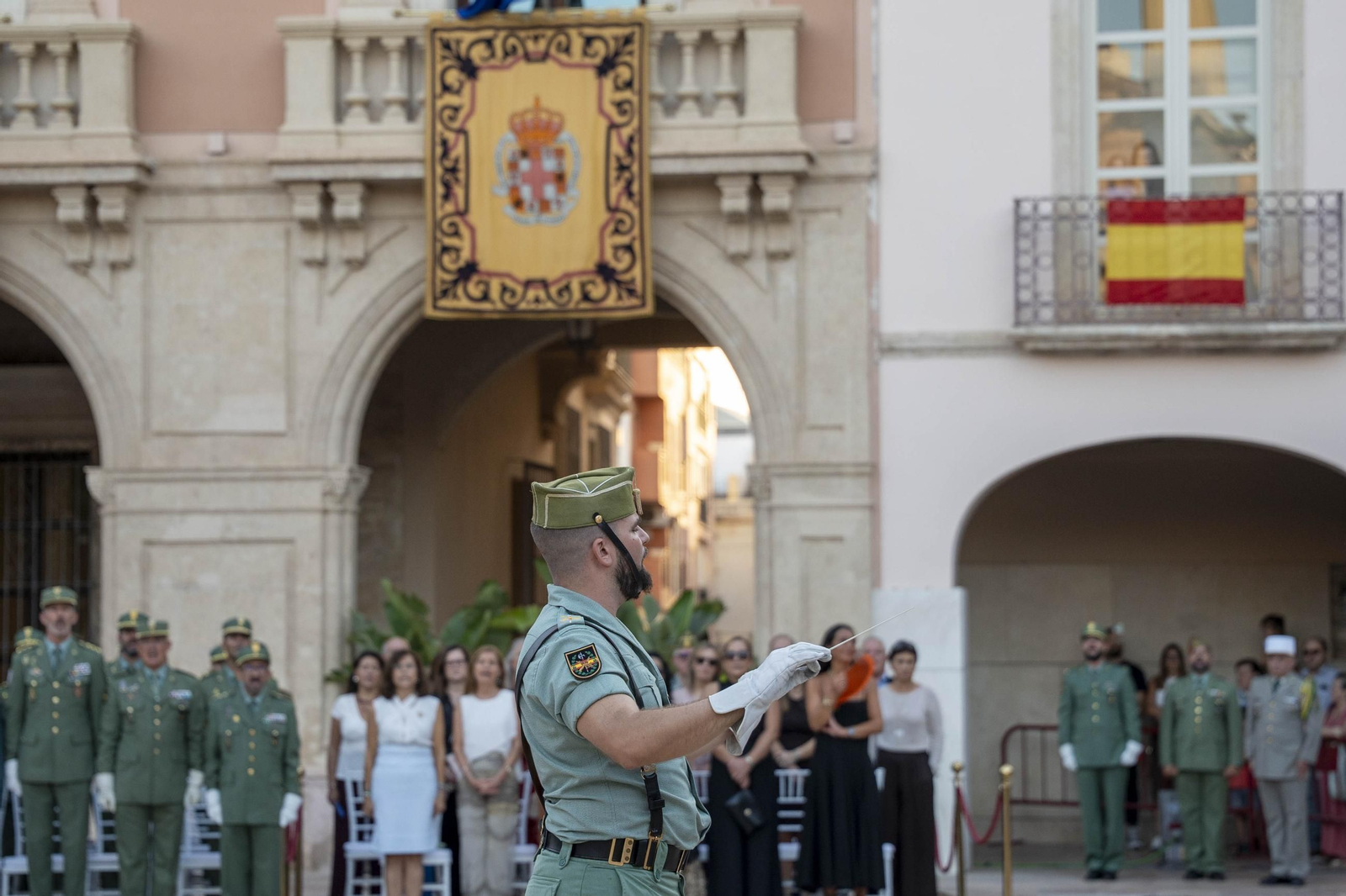 El Escudo de Oro de la ciudad de Almería a la Legión, en imágenes