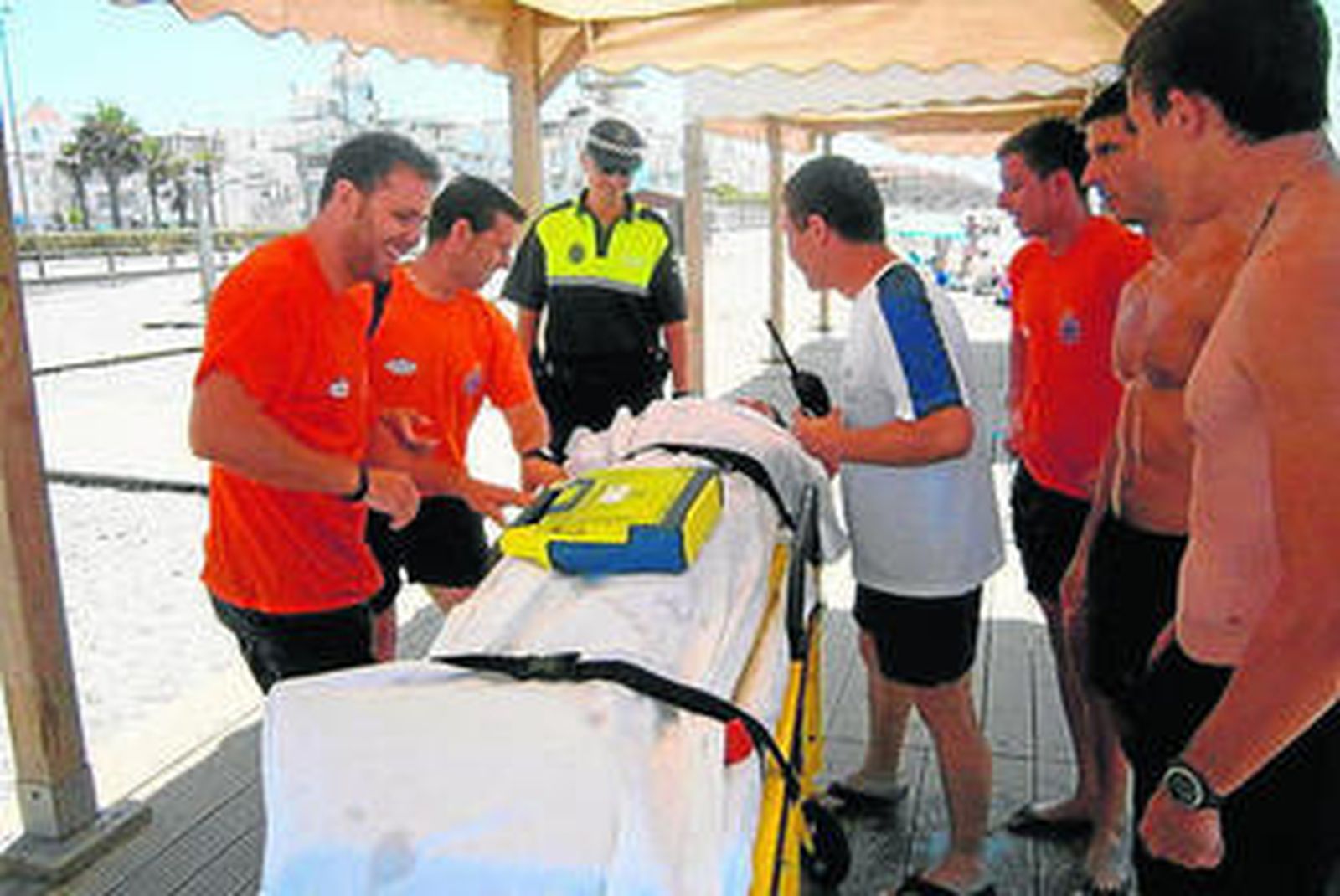 Un momento del simulacro con varios de los efectivos.