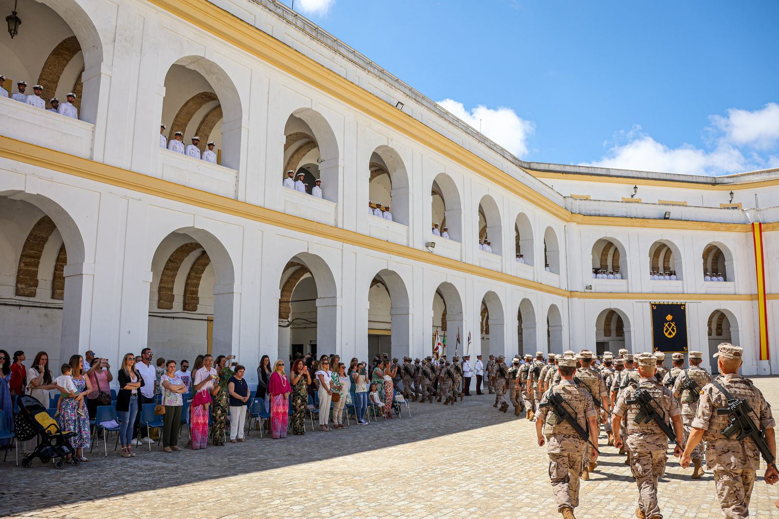 Recibimiento en San Fernando a la fuerza expedicionaria de la Infantería de Marina de regreso de Malí.