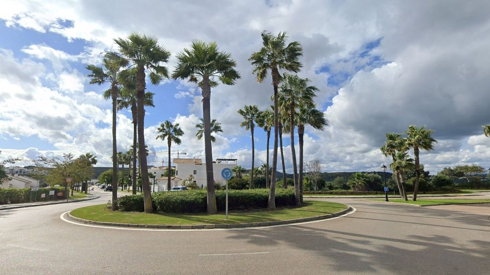 El suceso ocurrió en la avenida del Golf, dentro de la urbanización La Alcaidesa Playa.