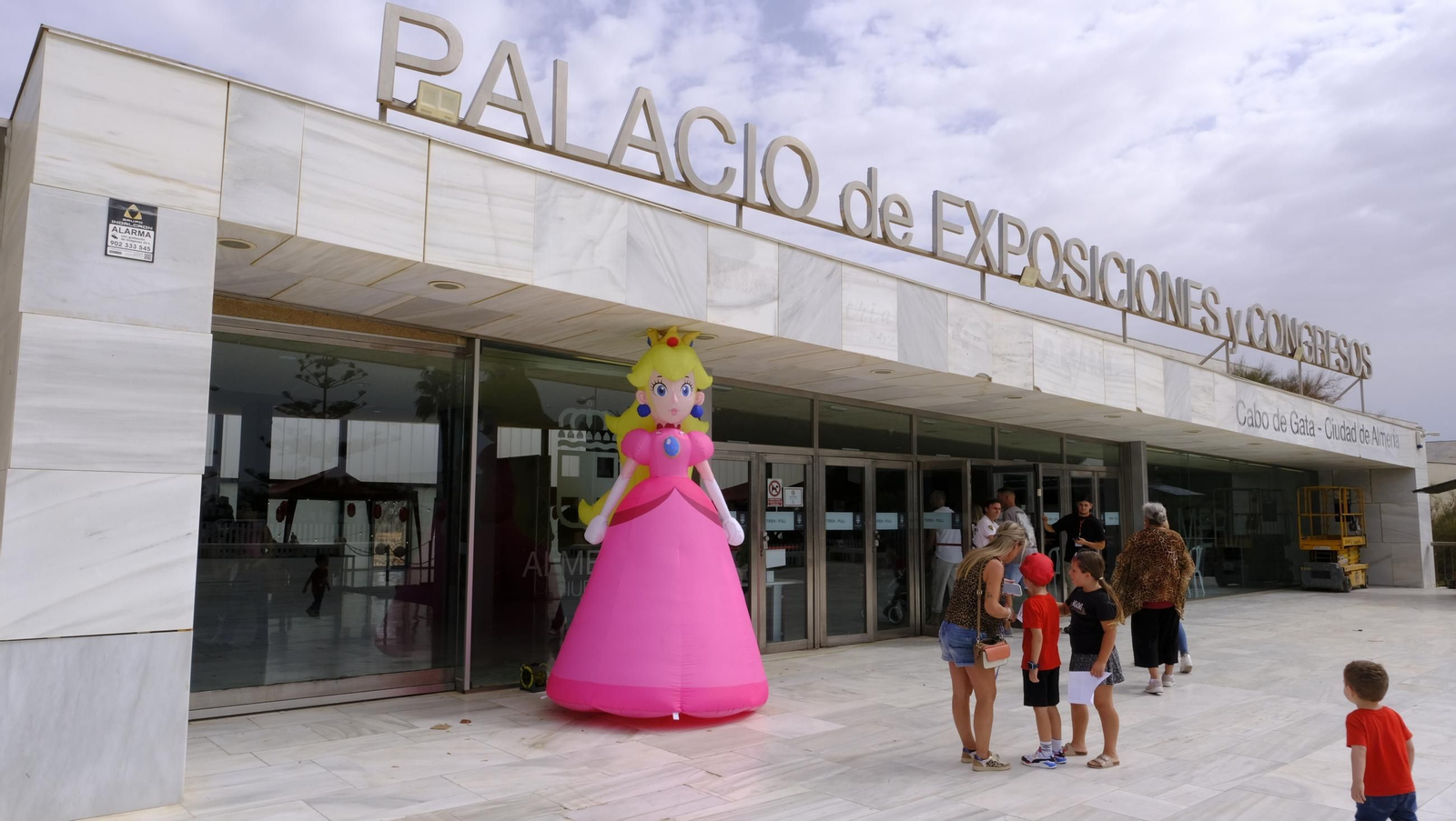 Inauguración del Salón Mangafest en el Palacio de Congresos de El Toyo, en fotos