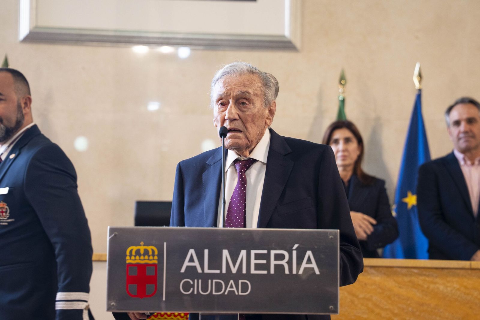 La galería del Escudo de Oro de la Ciudad de Almería a Juan Rigaud