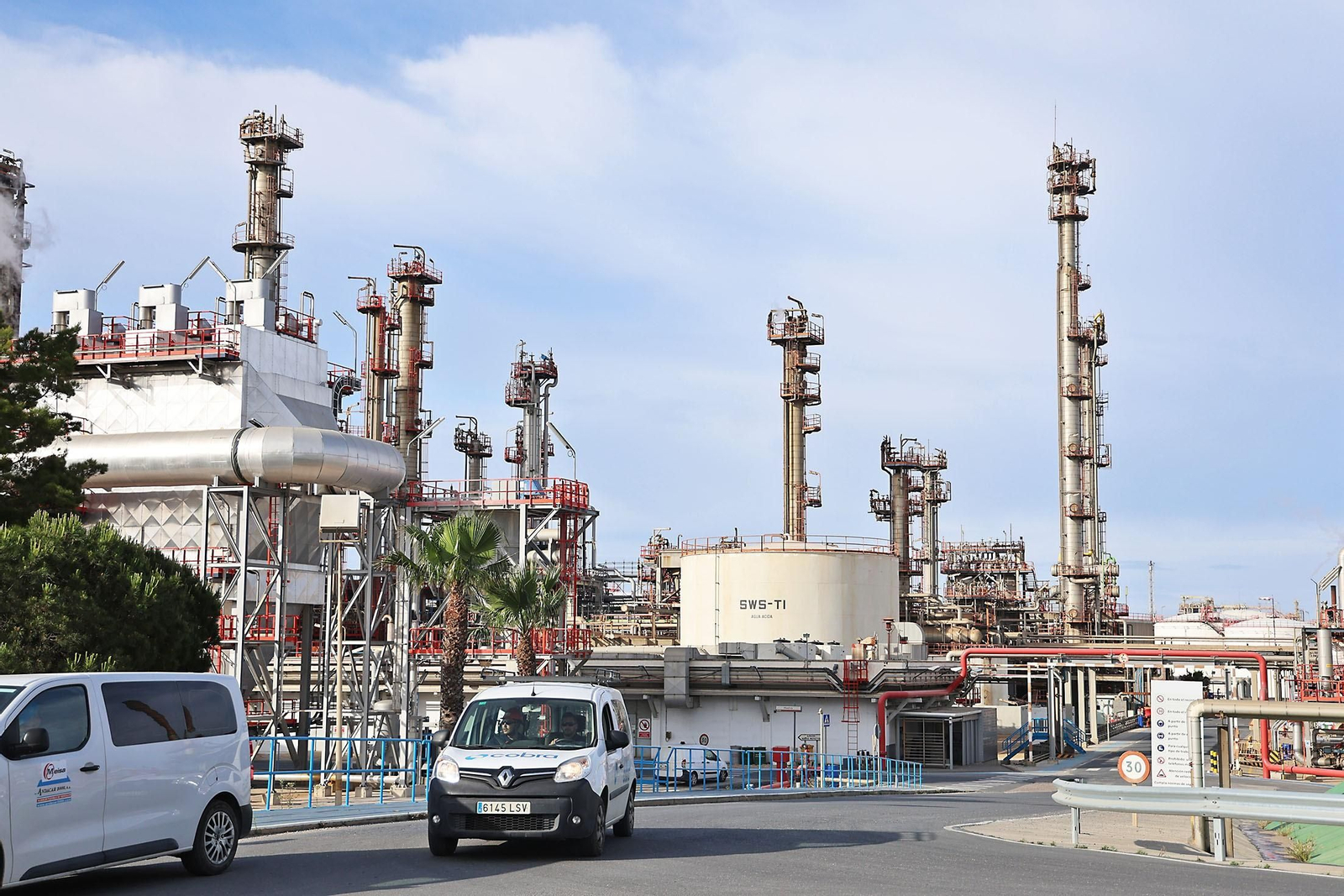 Refinería de Moeve.