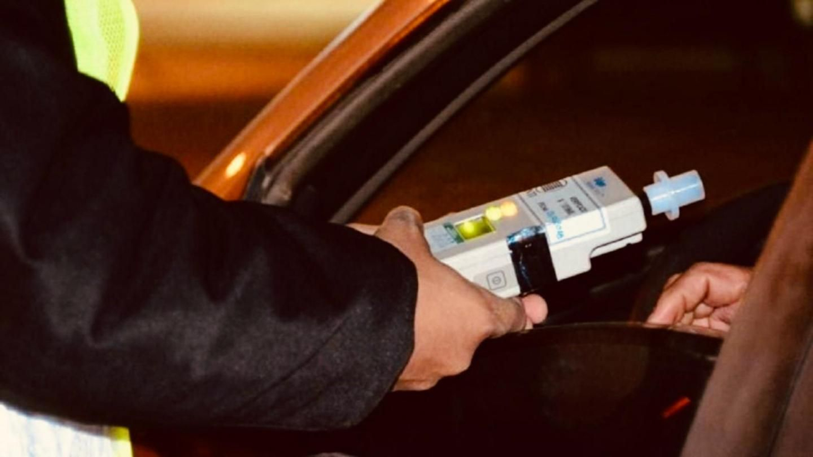 Un control de alcoholemia. Un control de alcoholemia.