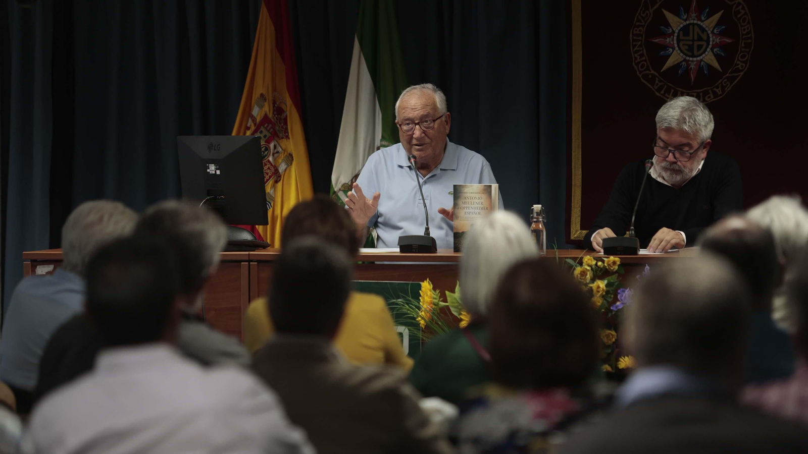 "Fotos de la presentación del libro 'Antonio Meulener: el Oppenheimer español' de Antonio Torremocha"