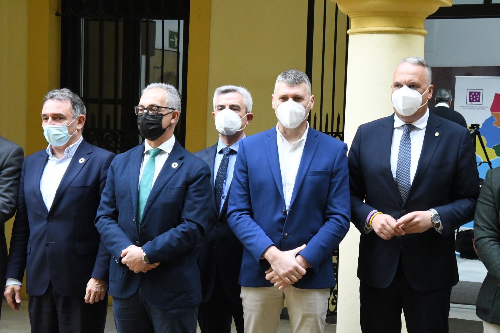 Enrique Santiago, Juan Lozano, Francisco Gil, Fran Gómez y Juan Carlos Ruiz Boix (de izq. a dcha.), en la Mancomunidad.