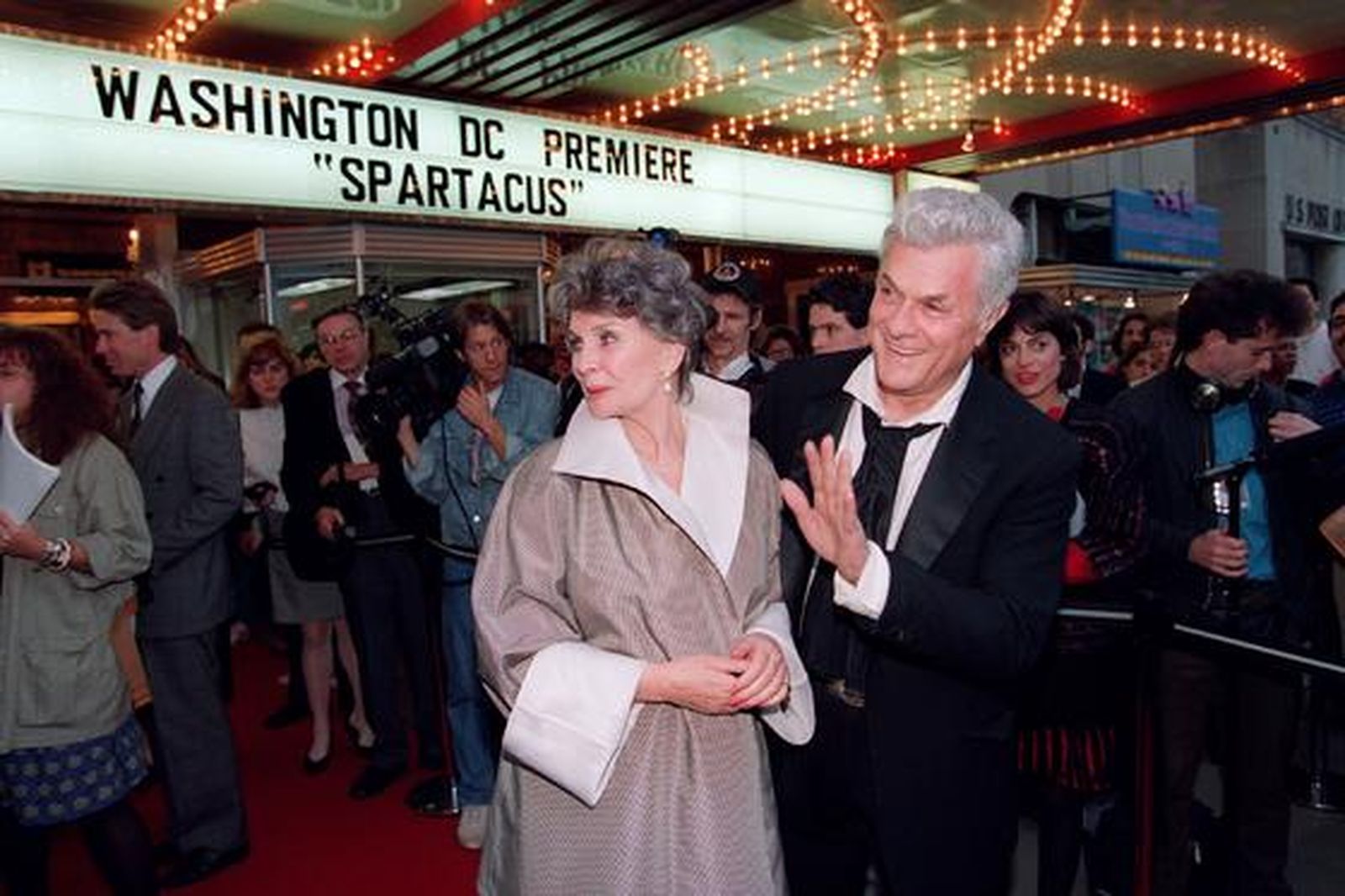 En 1991, con Jean Simmons, en el estreno de la copia restaurada de 'Spartacus'. / AFP