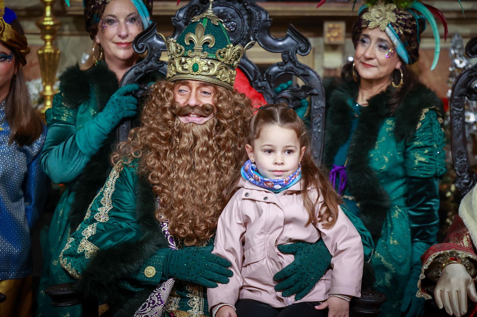 Imágenes de los Reyes Magos en Cádiz: muchas visitas oficiales en la mañana y todo listo para la Cabalgata por la tarde