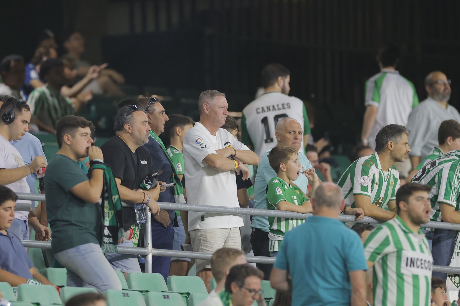 Búscate en las fotos del Betis-Valencia
