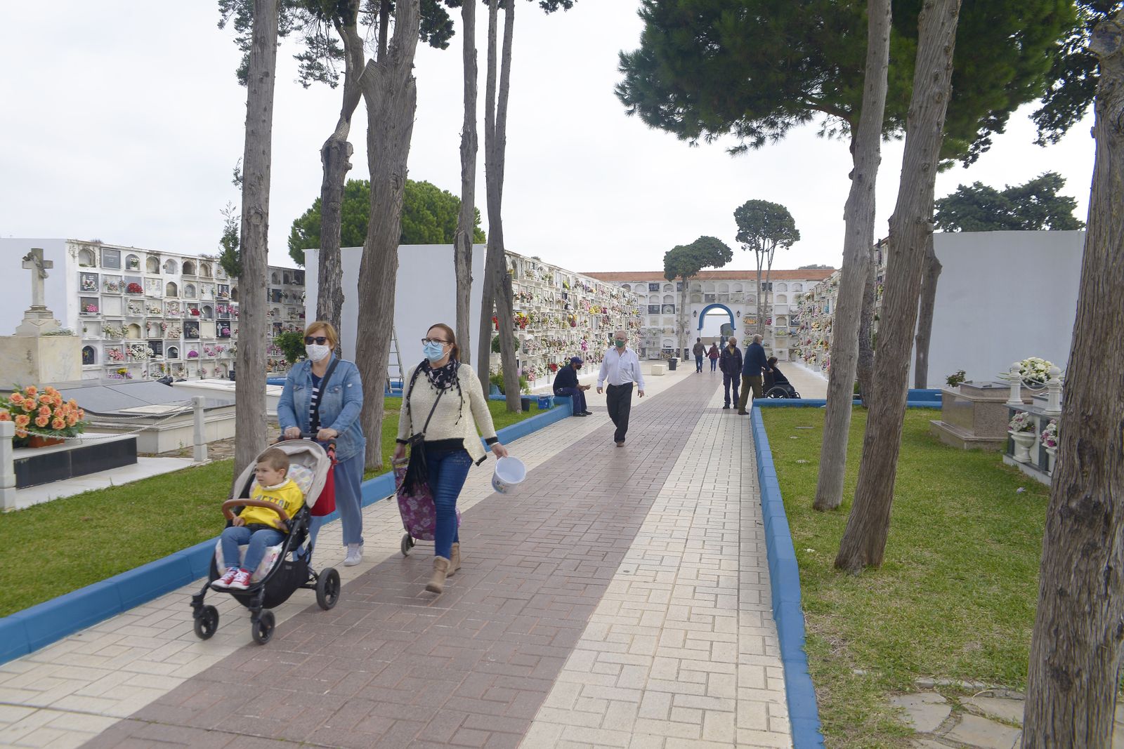 Fotos del cementario de La Línea en el día de los  difuntos