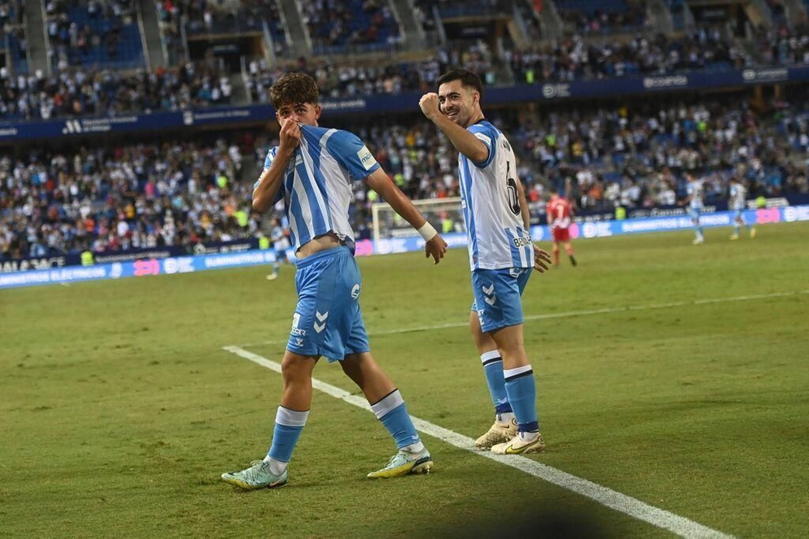 Ramón Enríquez celebra junto a Dani Lorenzo el 3-0 al Lugo Ramón Enríquez celebra junto a Dani Lorenzo el 3-0 al Lugo