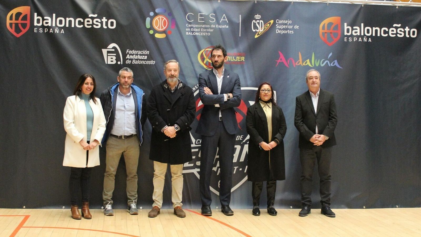 Garbajosa, junto a las autoridades antes de la entrega de trofeos en el Palacio.