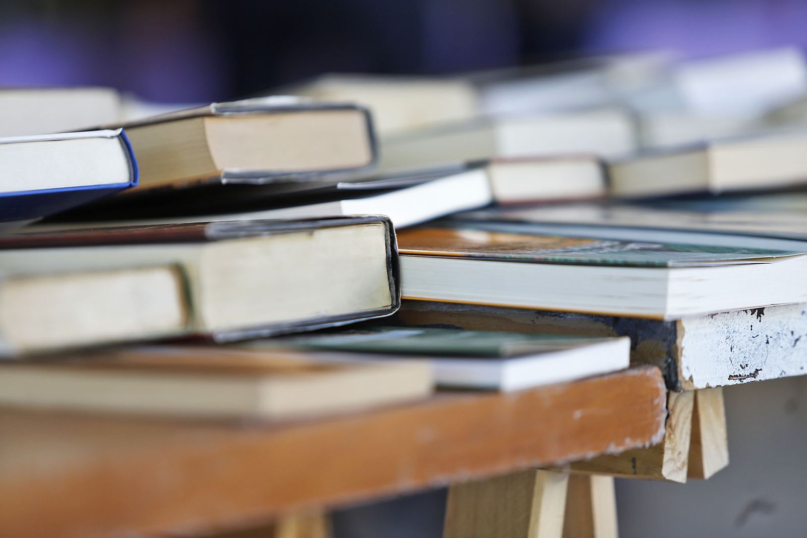 Imágenes del mercadillo solidario de Ayre en Huelva