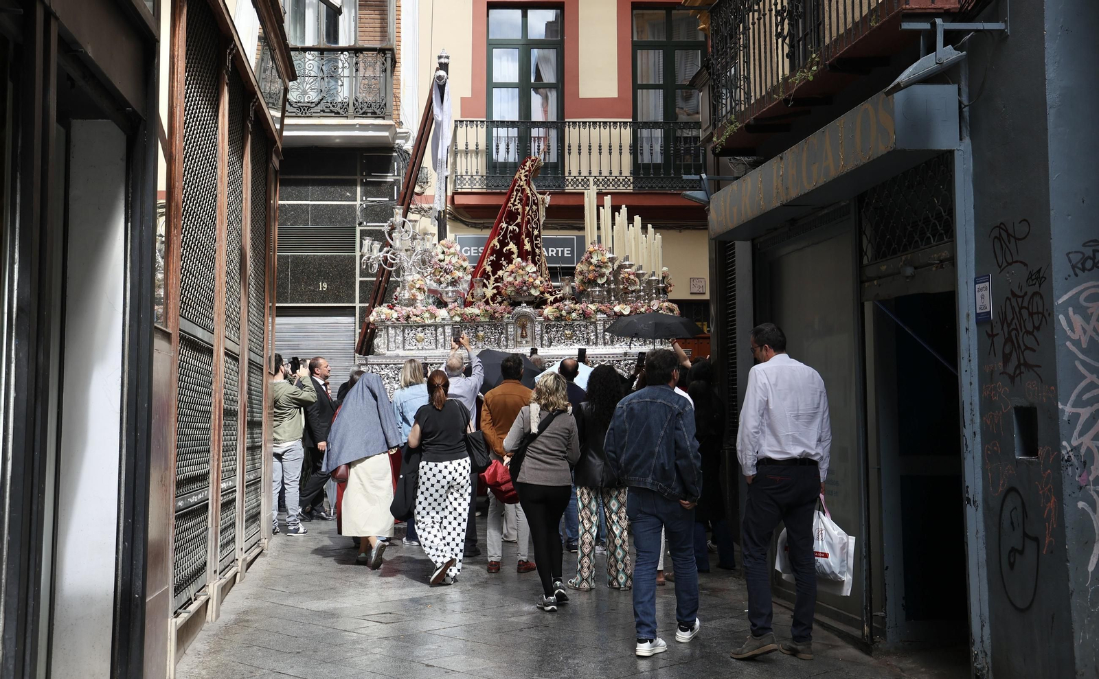 Los Desamparados del Parque Alcosa recorre el centro de Sevilla