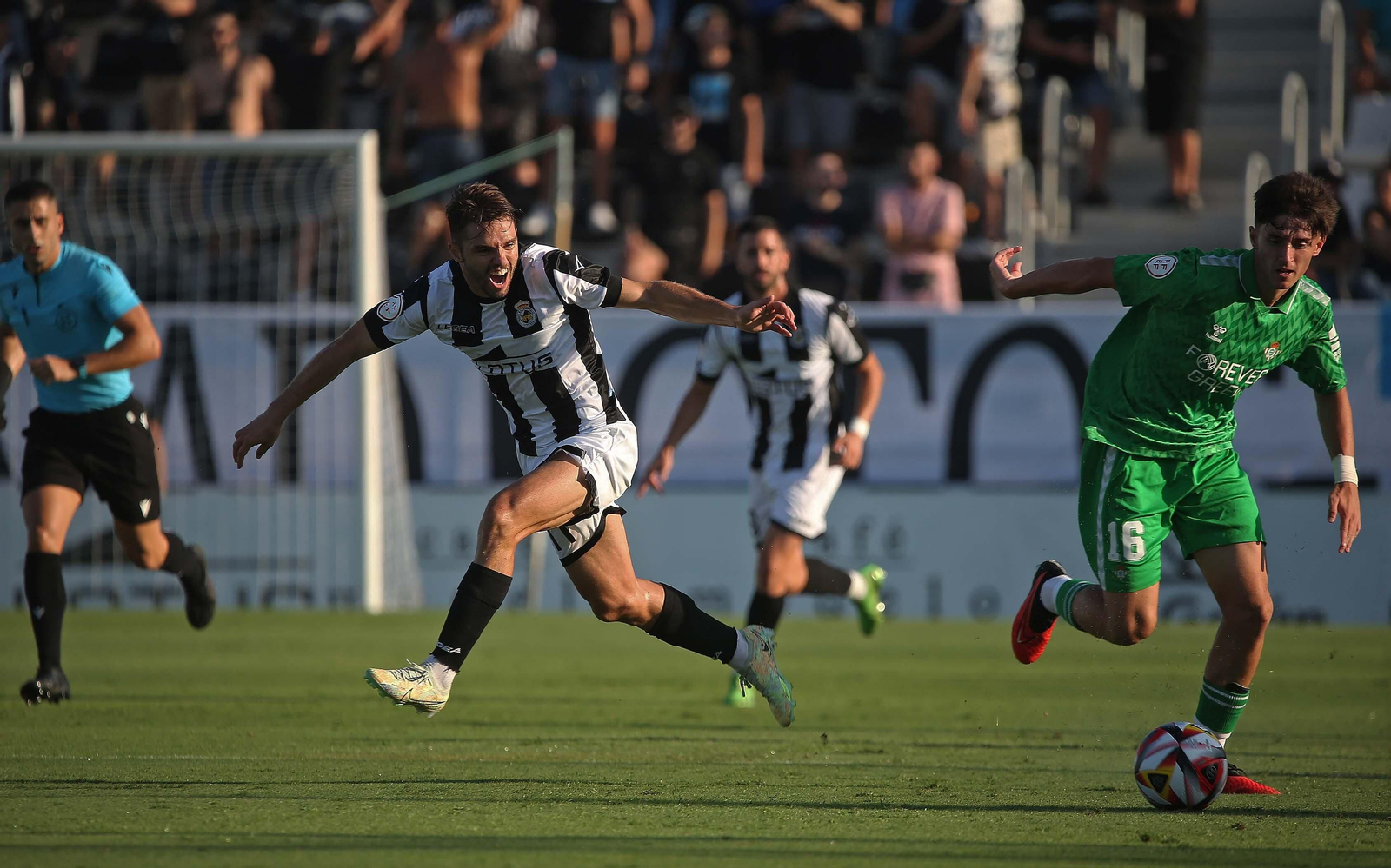 Las mejores fotos del Balona - Betis Deportivo en el nuevo estadio Ciudad de La Línea