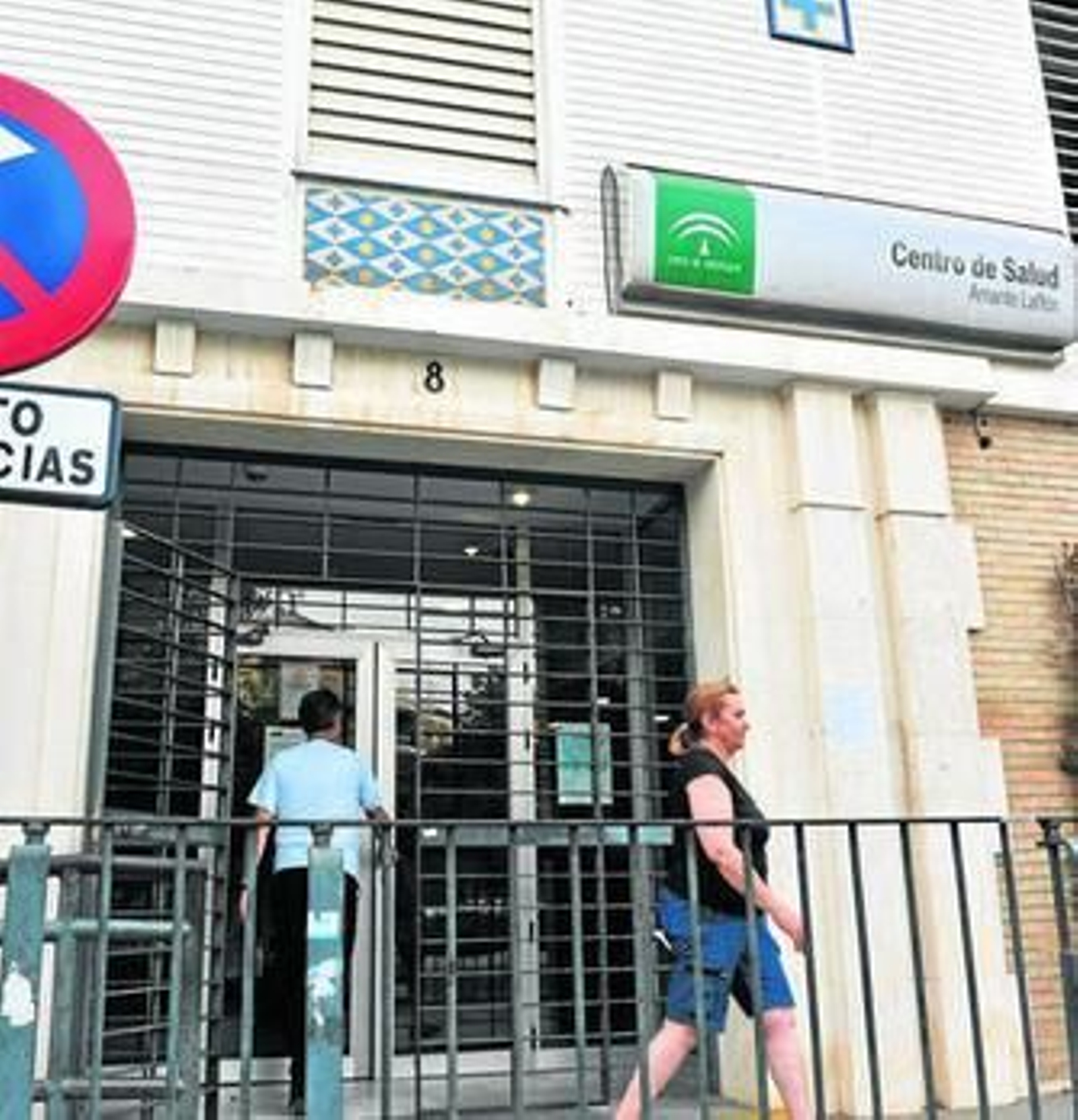 Varios usuarios del SAS en el centro de salud de Amante Laffón.