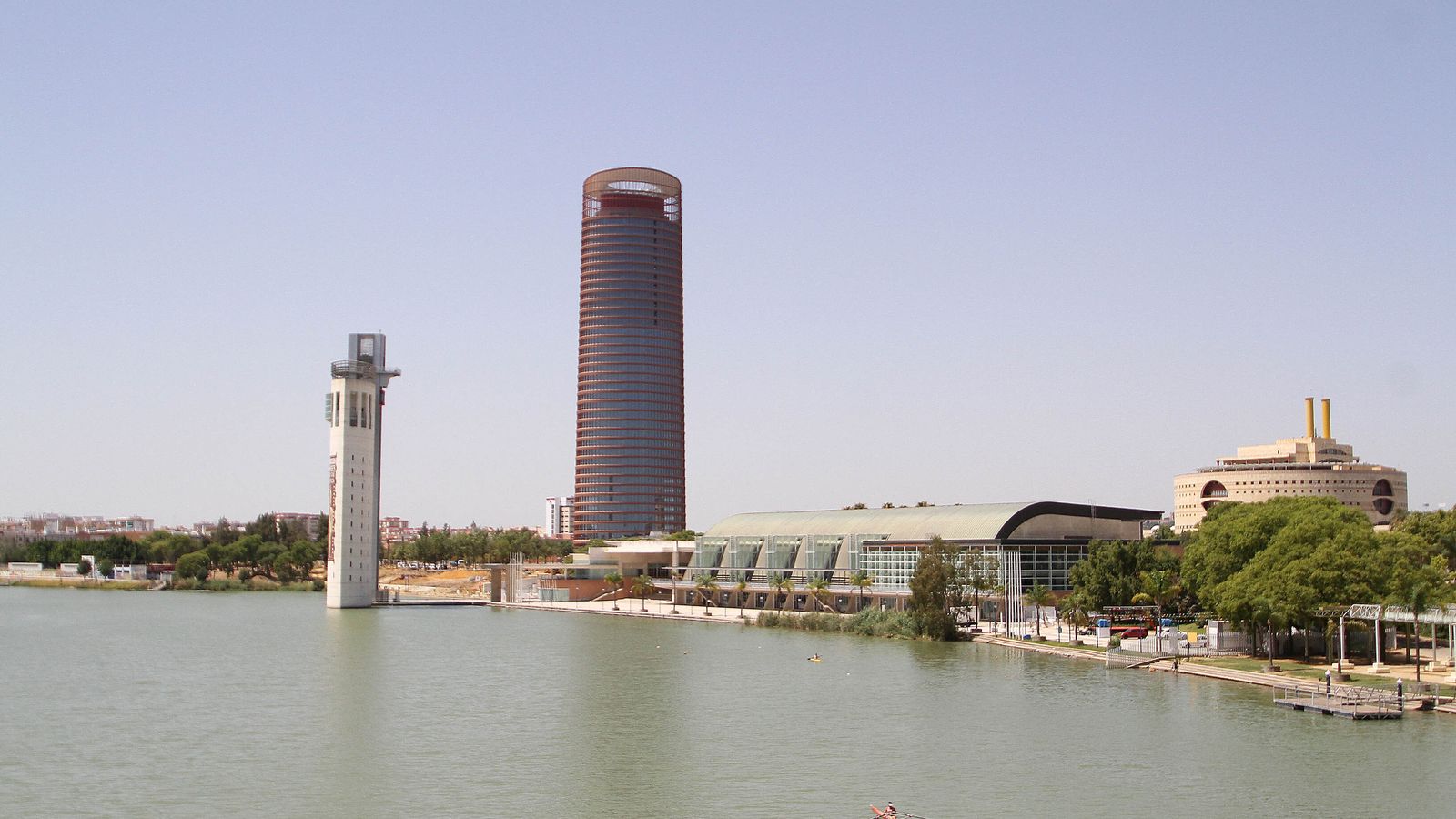 Vista del Pabellón de la Navegación y la Torre Mirador