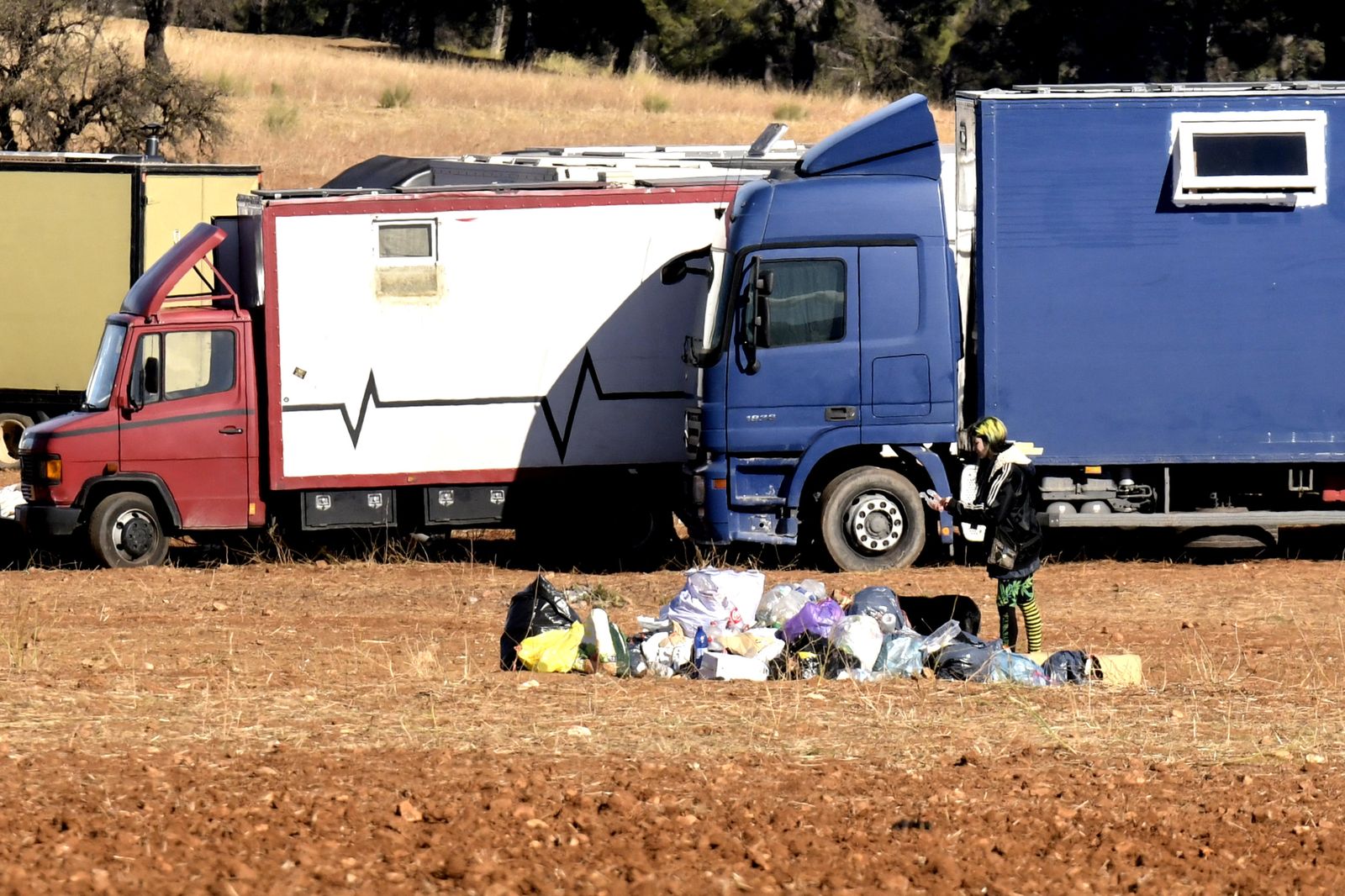Más de 200 denunciados por la fiesta rave de La Peza, ya desalojada al completo