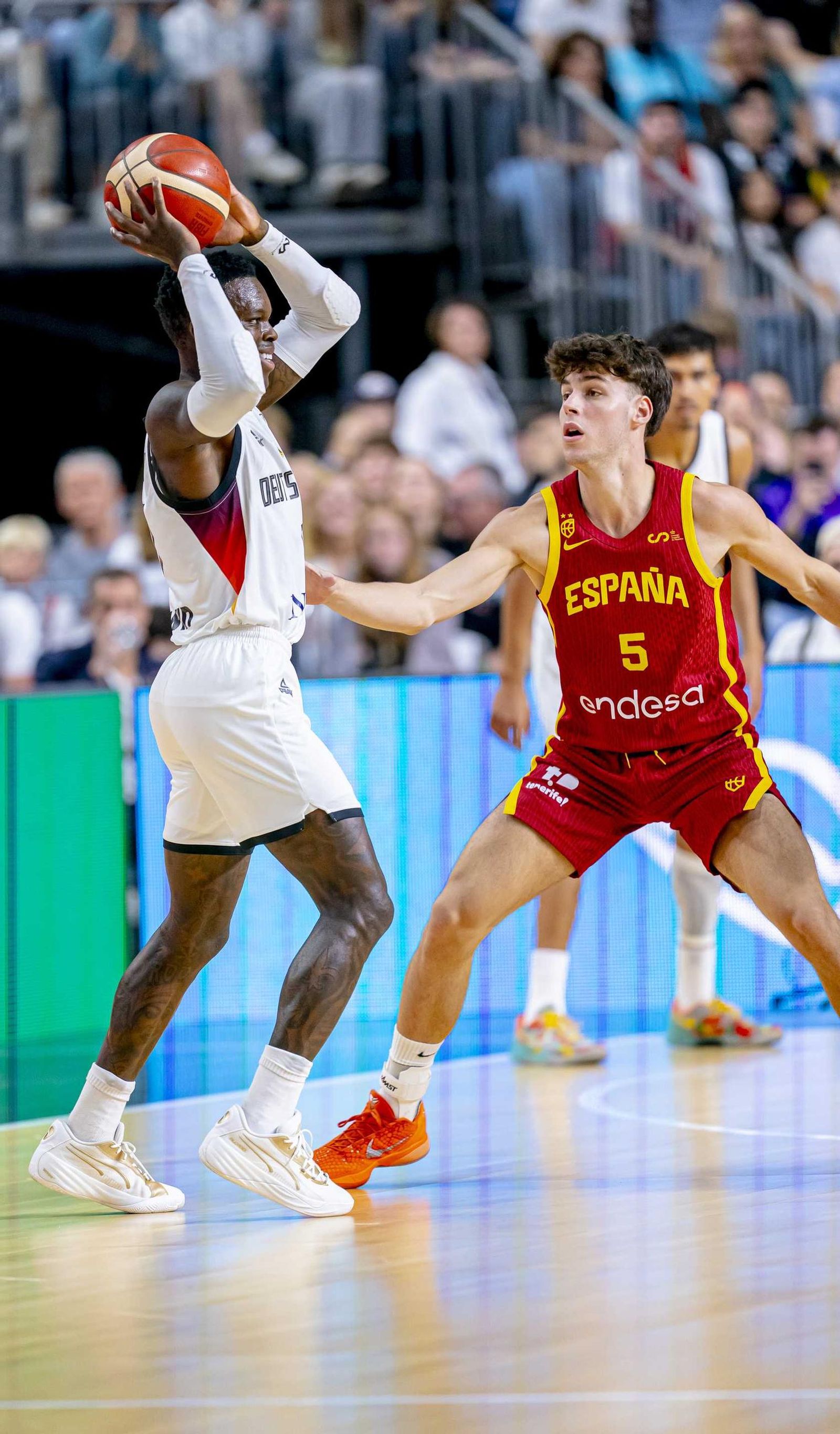 Mario Saint-Supéry, con España.