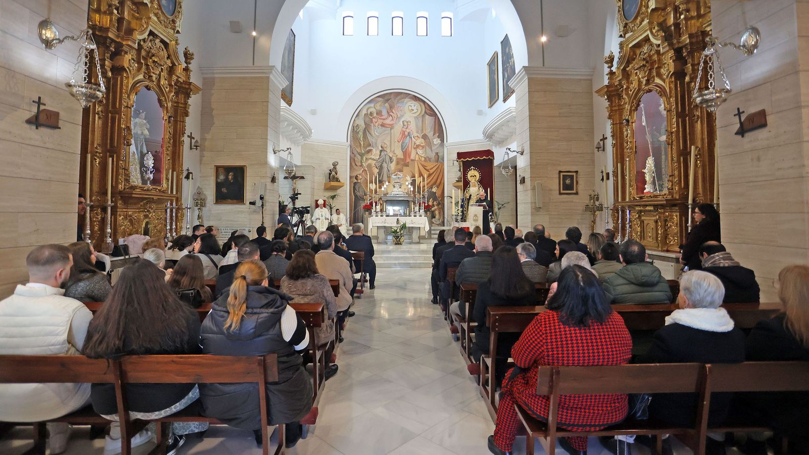 Imágenes de la bendición de María Santísima de los Enfermos y Reina de Todos los Santos