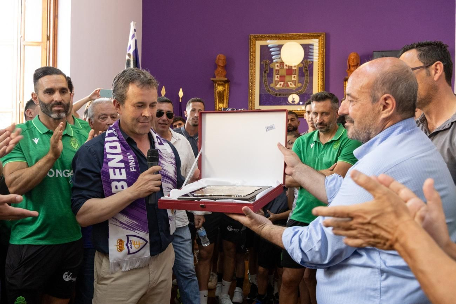 La fiesta por el ascenso del Real Jaén en La Plaza de Santa María y el Ayuntamiento