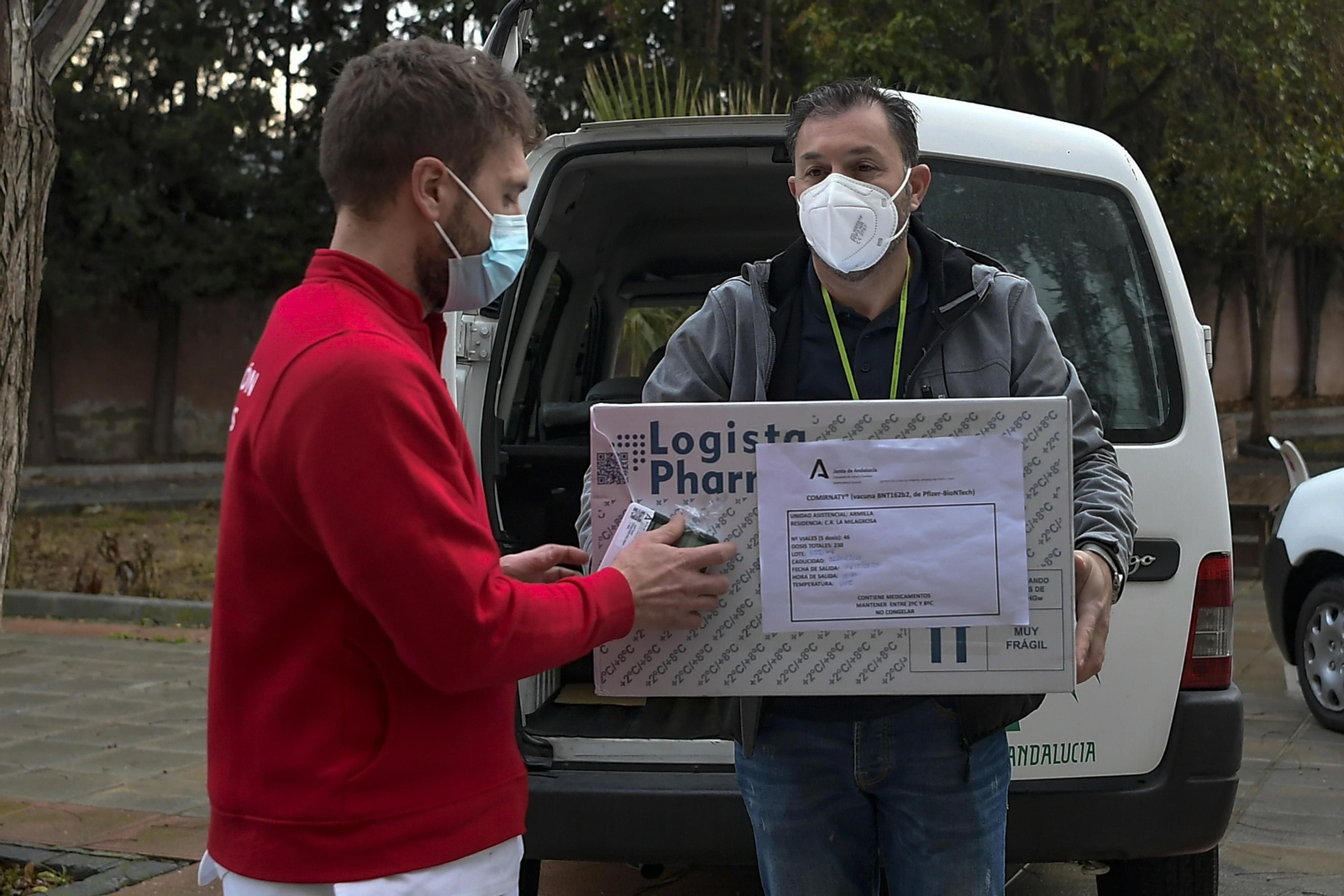 Fotos: segundo día de vacunas en Granada