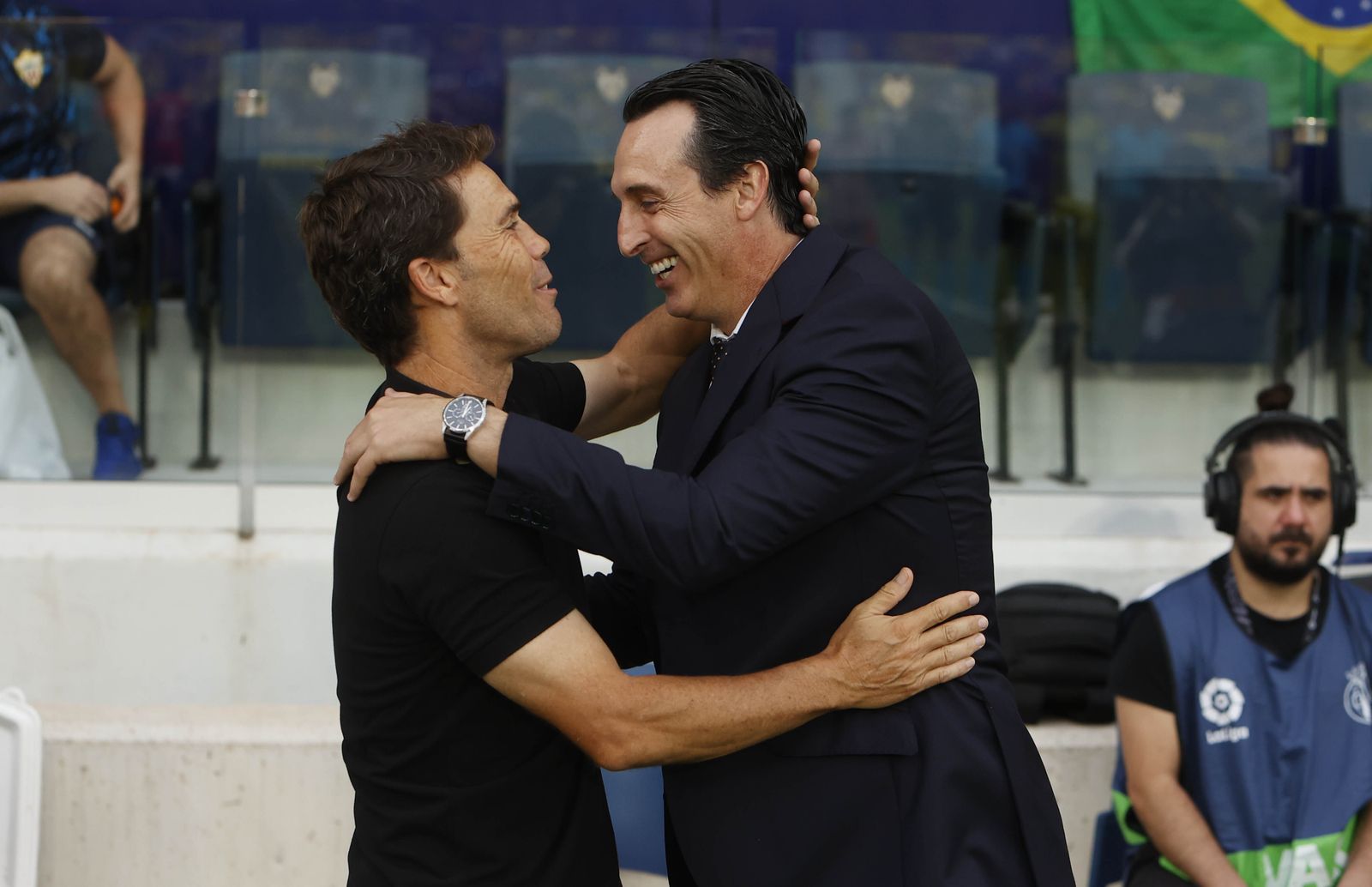 Rubi y Emery se saludan en el último partido del técnico vasco en la liga española