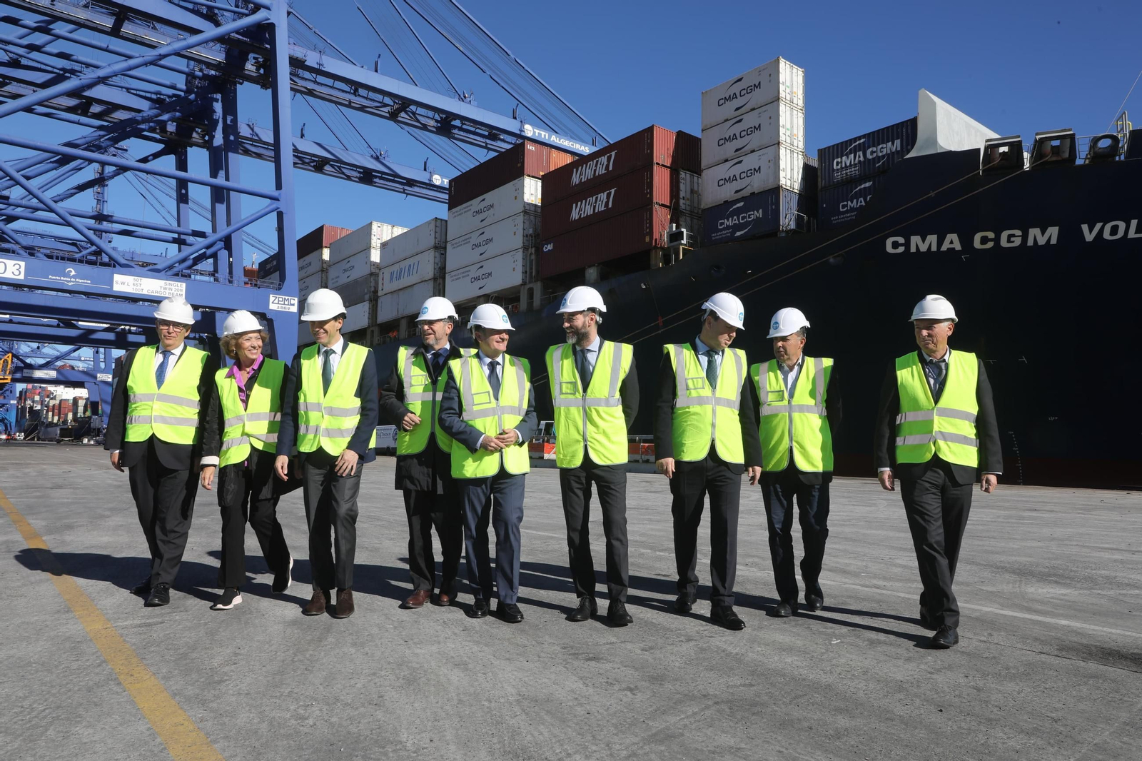 El secretario general de Transportes Aéreo y Marítimo, Benito Núñez, y el presidente de Puertos del Estado, Gustavo Santana, durante la visita al Puerto de Algeciras, este miércoles.