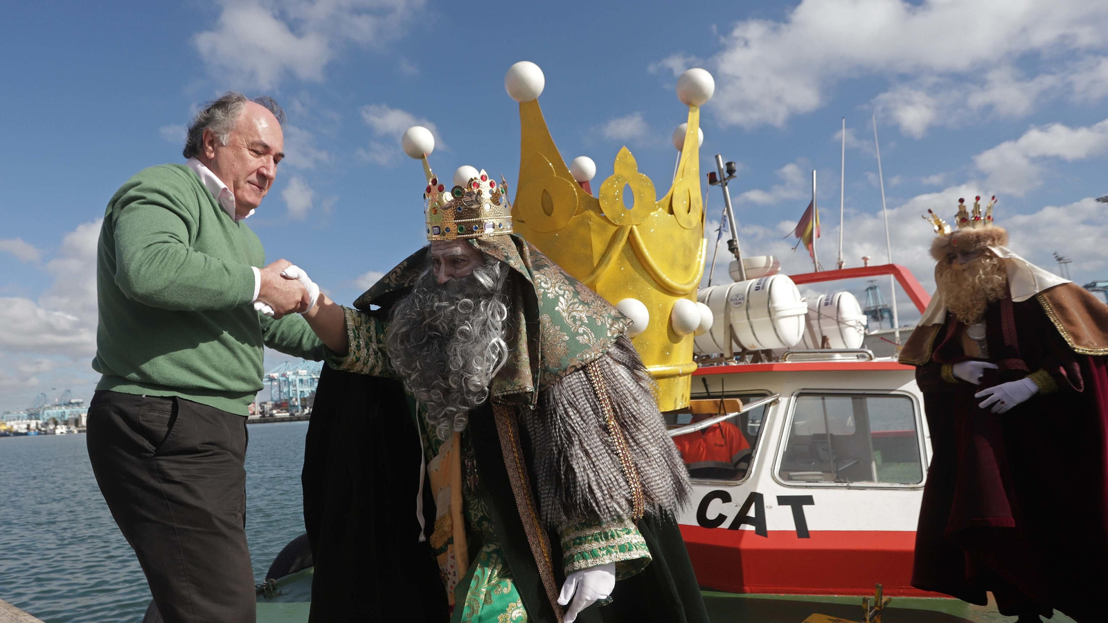 Imágenes del arrastre de latas en Algeciras