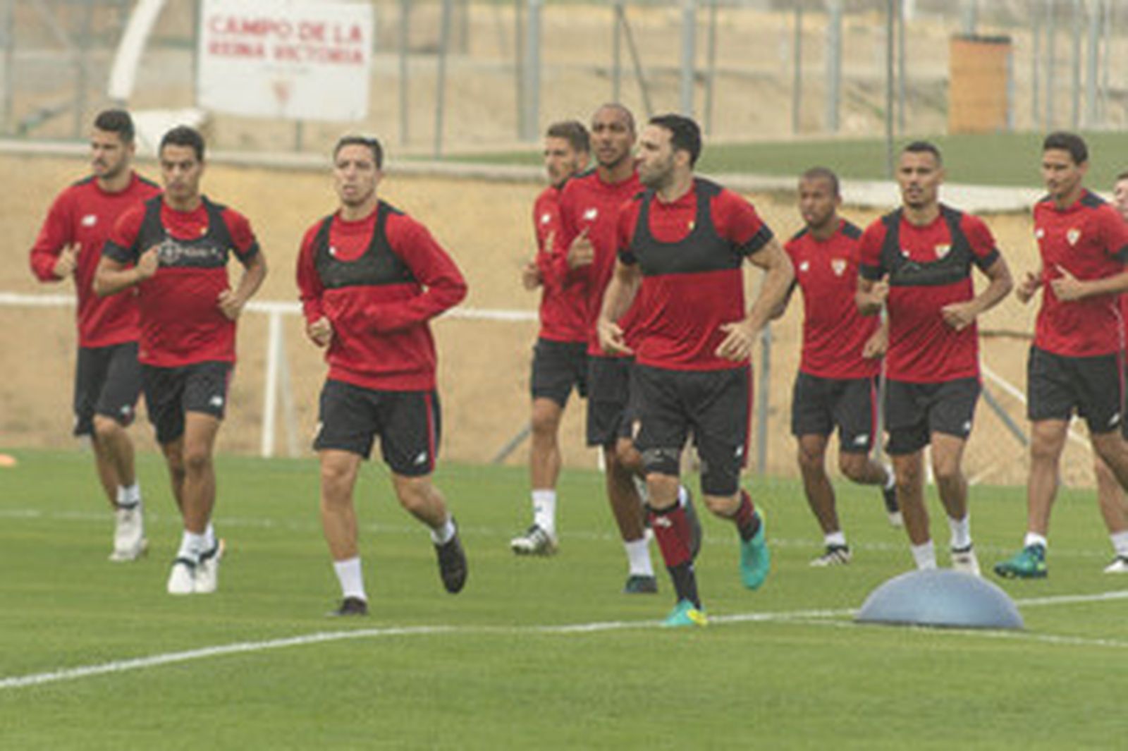Ben Yedder, Nasri, N'Zonzi y Rami encabezan un grupo de carrera.