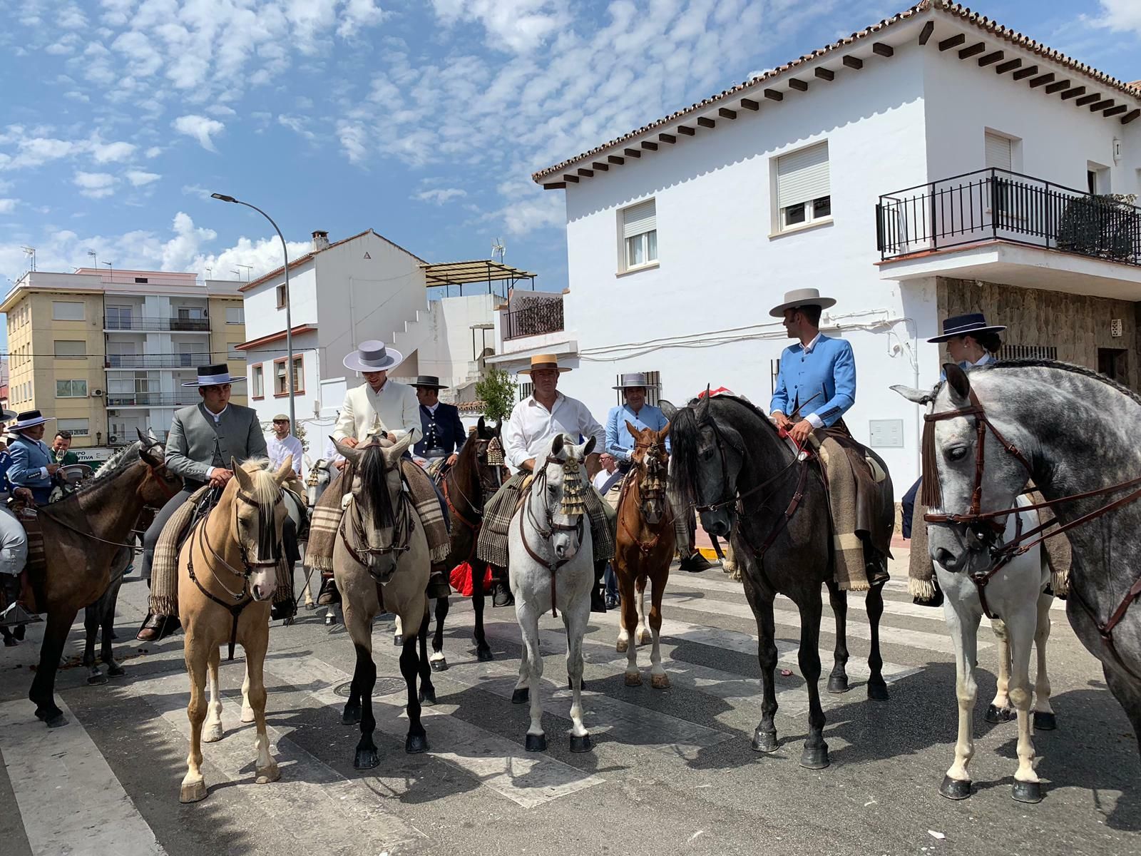 Grupo participante en el desfile oficial.
