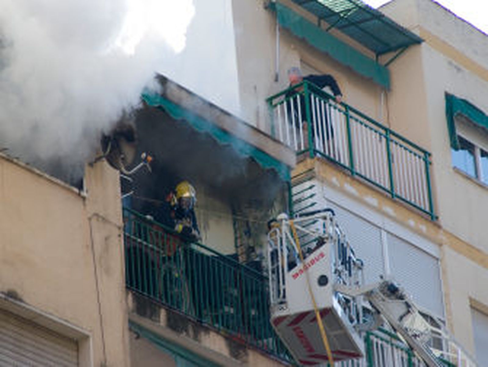 El incendio de una vivienda provoca revuelo en el Zaidín