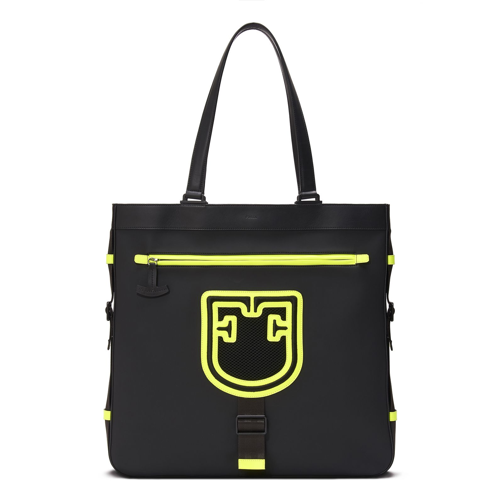 Bolso negro con detalles en neón, una de las tendencias que más veremos en 2019.